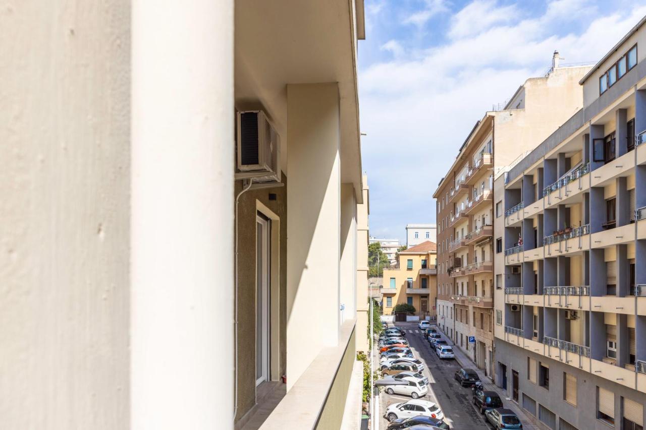 Quarzo. Modern Rooms Cagliari Exteriör bild